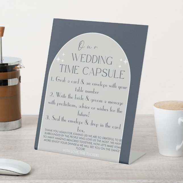 Signe De Table Voyant Mariage moderne temps Capsule Pedestal Sign (In SItu)