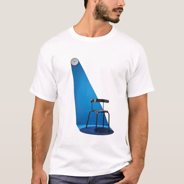 Signification de l'horloge et de la chaise   T-Shirt (Front)