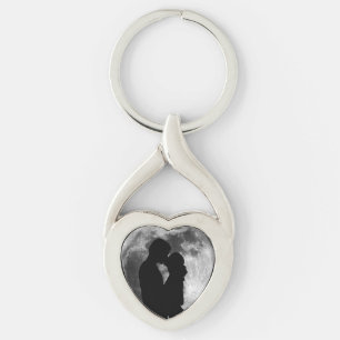 Silhouette of lovers in a full moon at night keychain