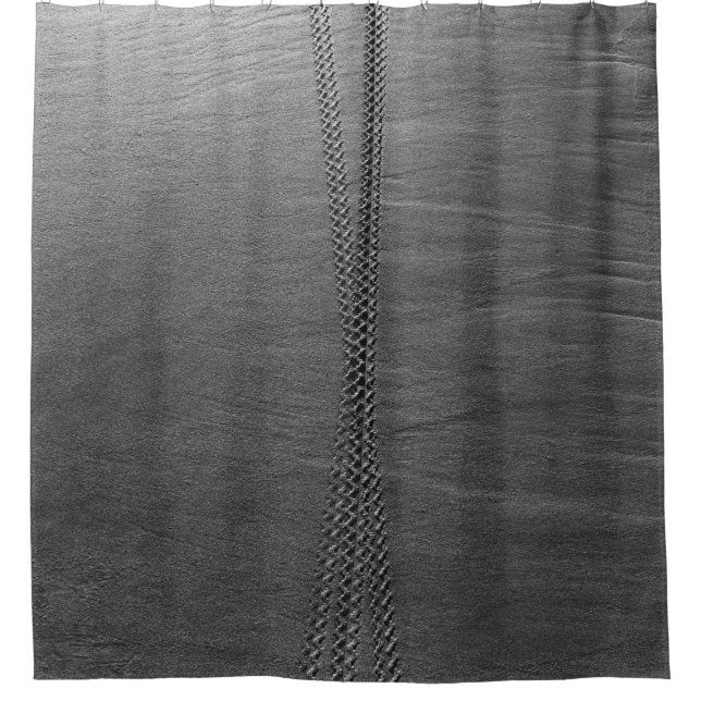 Silver chain link on grey textile (Front)