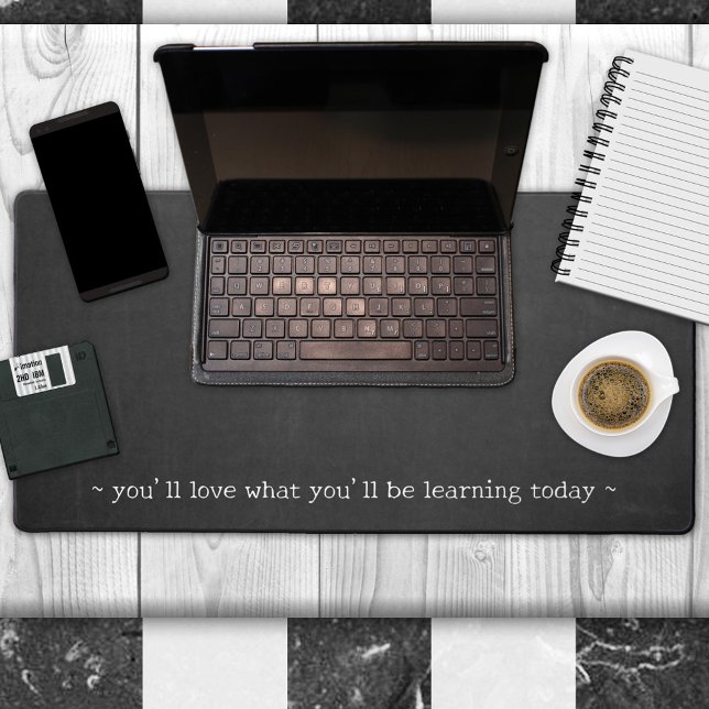 Simple amusant Chalkboard enseignant Citation bure (A minimalist design desk mat featuring a blackboard or chalkboard background with your own quote)