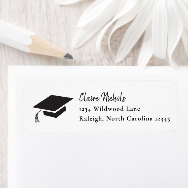 Simple Black and White Graduation Adresse de retou (En situation)