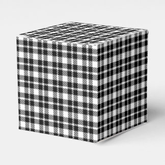 Simple black and white plaid gingham pattern favor box