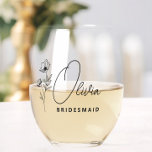 Simple Modern Personalized Bridesmaid Floral Stemless Wine Glass<br><div class="desc">Looking for a chic, trendy, yet simple gift for your Bridesmaid? These wildflower floral modern script stemless wine glasses are a practical gift that she can use even after your wedding day! All text, including title and script names, can be changed. You can change the title to fit your wedding...</div>