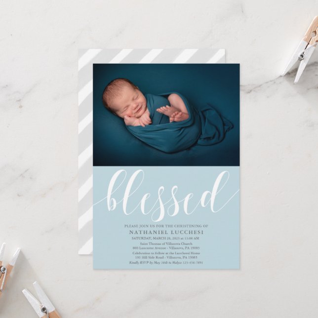 Simple Script Béni Photo Christening Invitation (Devant/Arrière en situation)
