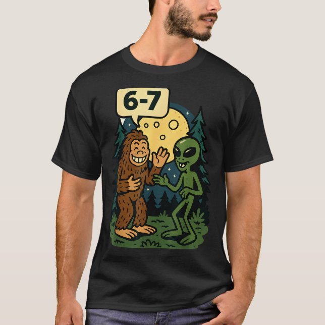Six Seven Funny Bigfoot And Alien 67 Viral Meme Sa T-Shirt (Front)