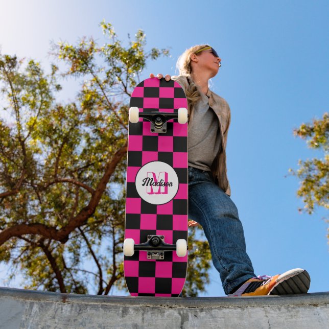 Skateboard à damiers carré chaud rose noir rétro Monogramme (Extérieur 1)