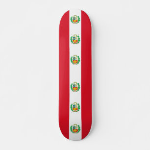 Skateboard avec drapeau du Pérou