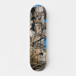 Skateboard avec Gnarly Rousty Barbed Design