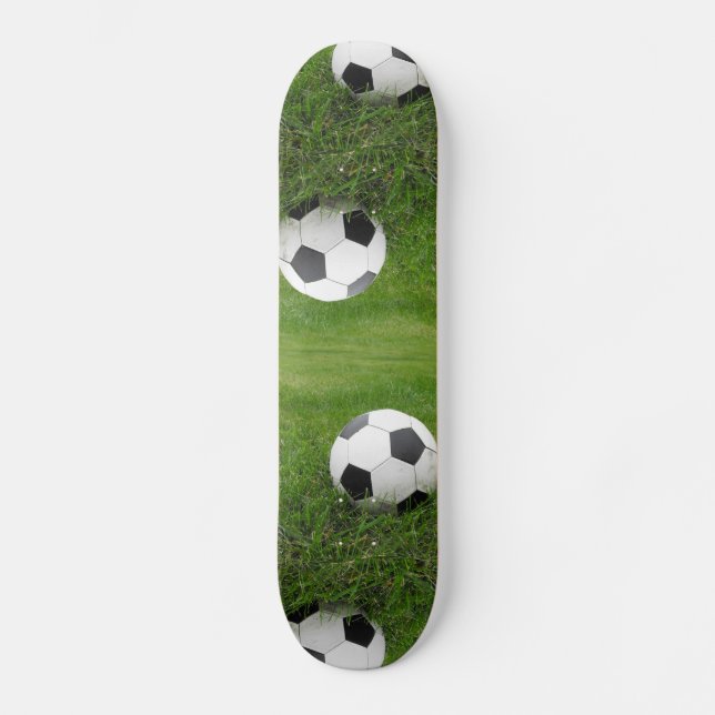 Skateboard Ballon de football dans l'herbe (Recto)