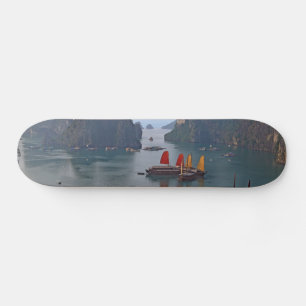 Skateboard Bateaux à voile à Ha Long Bay - Vietnam, Asie