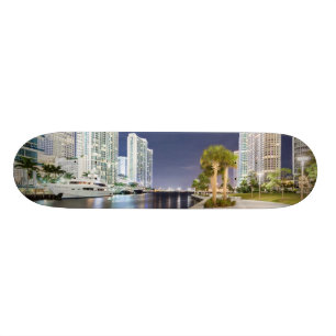 Skateboard Bâtiments le long de la rivière Riverwalk de Mia