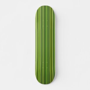 Skateboard Beaucoup de bandes colorées dans le motif vert