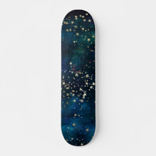 Skateboard Bleu et or sous le ciel nocturne d'étoiles