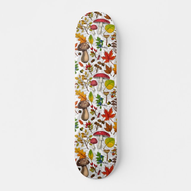 Skateboard Champignons d'automne, feuilles, noix et baies sur (Devant)