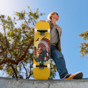 Skateboard Chef amérindien sur paysage sauvage coucher de sol