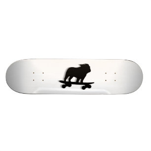 Skateboard Chien anglais faisant de la planche à roulettes d