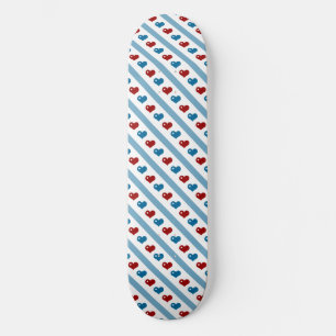 Skateboard Coeurs blancs et bleus rouges et rayures diagonale