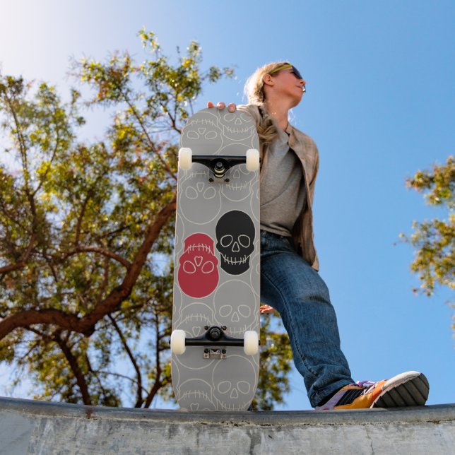 Skateboard Crânes - Gris fantôme et Blanc osseux (Extérieur 1)