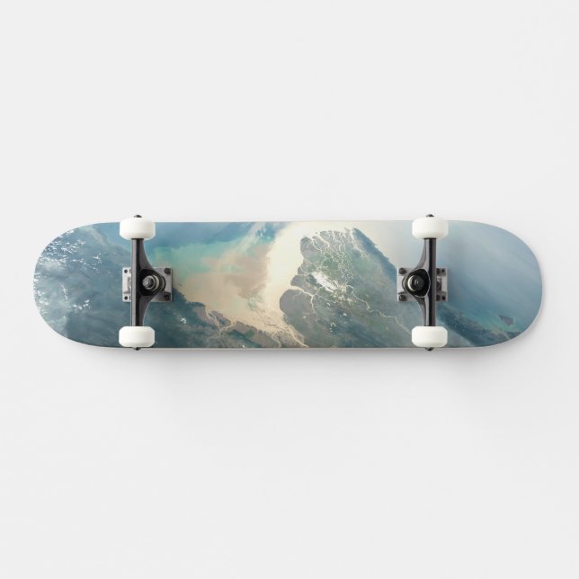 Skateboard Delta De La Rivière Irrawaddy En Birmanie (Myanmar (Horz)