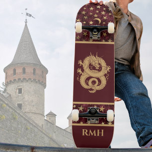 Skateboard Dragon d'or sur fond de Bourgogne avec monogramme 