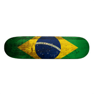 Skateboard Drapeau du Brésil sur le vieux grain en bois