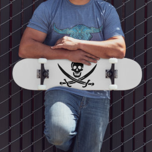 Skateboard Drapeau pirate crâne épées croisées