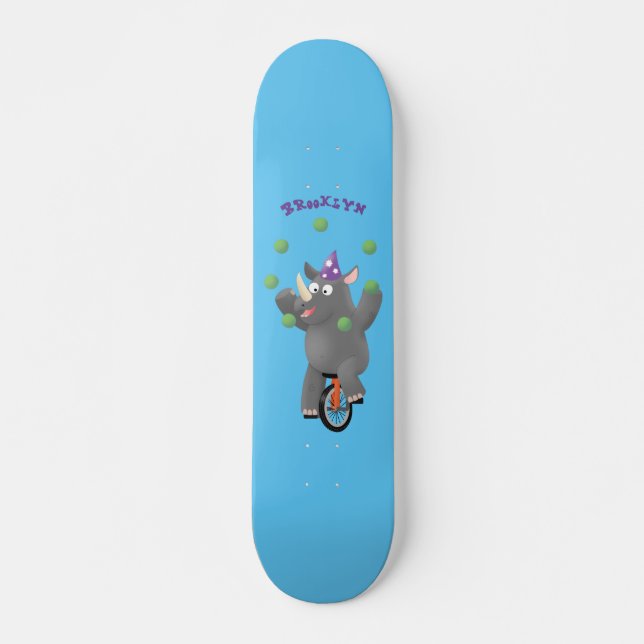 Skateboard Drôle rhinocéros mignon jonglant sur monocycle (Devant)