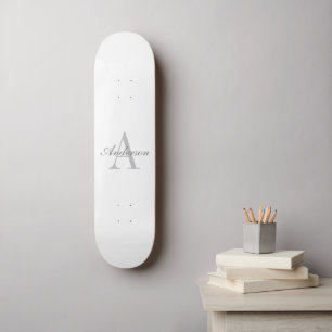 Skateboard Élégant Monogramme blanc et gris