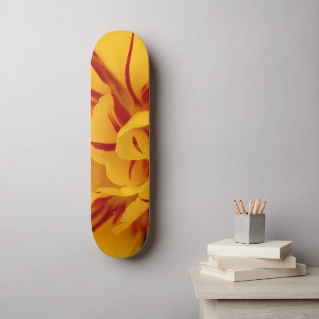 Skateboard Élégante tulipe Monsella or rouge floral (Art mural)