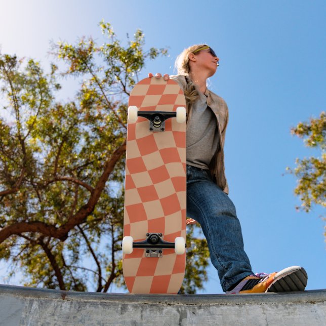 Skateboard Esthétique Rétro Damier Orange Pêche Vibrant (Extérieur 1)