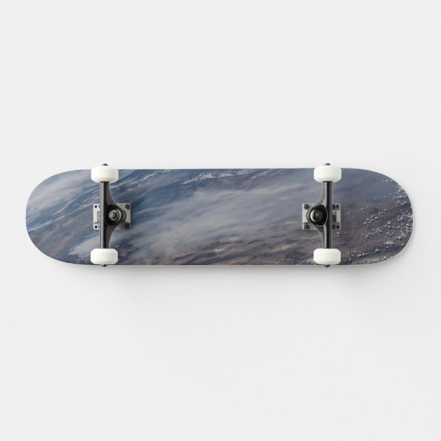 Skateboard Feu Autour Du Parc National De Yosemite. (Horz)