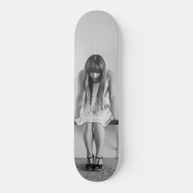 Skateboard Fille inquiète (Recto)