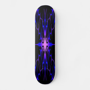 Skateboard Flames tribal tatouage violet et skate bleu