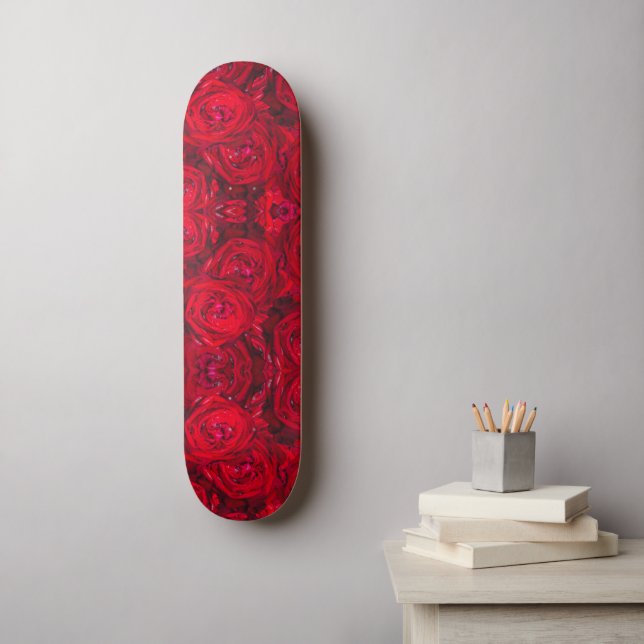 Skateboard Fleurs de roses rouges avec gouttes - photographie (Art mural)