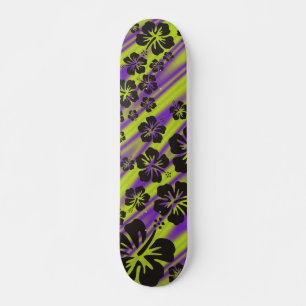 Skateboard fleurs d'hibiscus en noir   vagues violettes verte