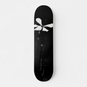 Skateboard floral noir et blanc minimal