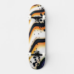 Skateboard Flux Orange Abstrait – Graphisme Moderne et Audaci