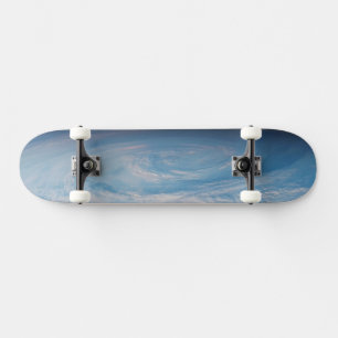 Skateboard Formation De Nuages Circulaires Sur L'Océan Pacifi