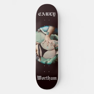 Skateboard Garder Carly hors du comté