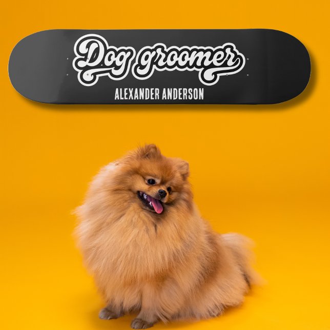 Skateboard Groomer de chien noir et blanc (Créateur téléchargé)