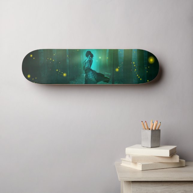 Skateboard Imaginaire de nuit Femme bleue dans les arbres Pla (Art mural (Horz))