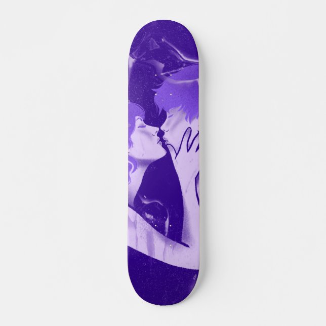 Skateboard Jeune Couple L'Embrasse Et Son Romantique Violet (Devant)