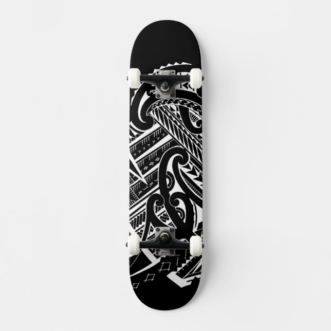 Skateboard le grand blanc sur le tatouage samoan tribal noir (Recto)