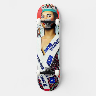 Skateboard Le journal Mache "Miss Îles Salomon"