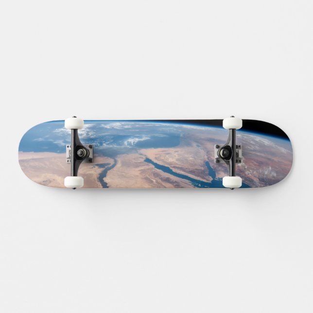 Skateboard Le Nil, La Mer Rouge Et La Mer Méditerranée. (Horz)