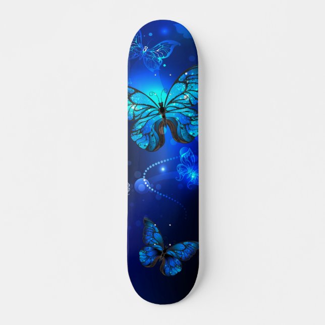 Skateboard Le papillon morpho dans l'Arrière - plan sombre (Devant)