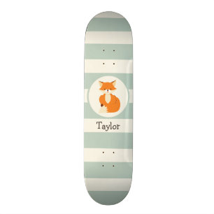 Skateboard Le renard boisé mignon sur Sage Green Stripes