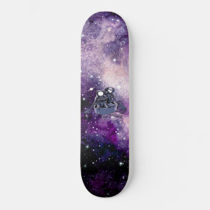 Skateboard Les astronautes Pagayent À Travers L'Espace