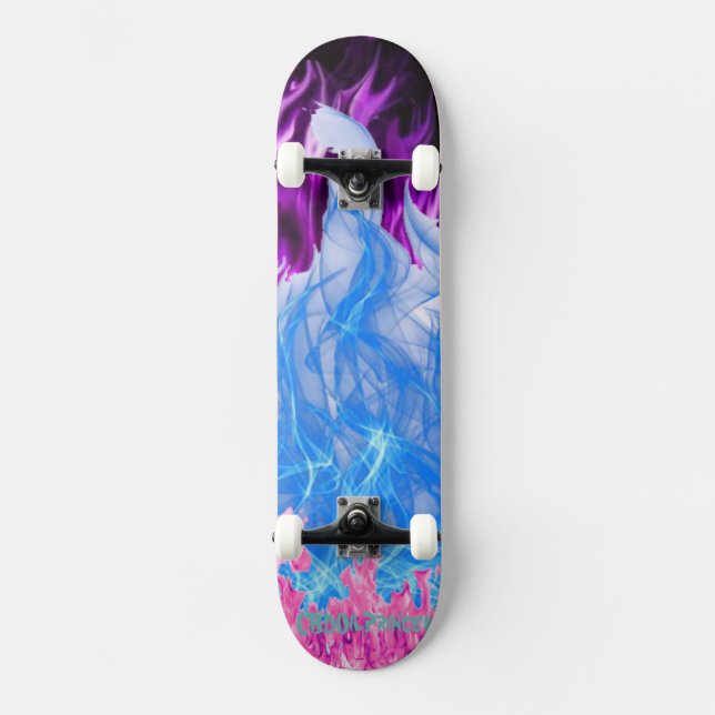 SKATEBOARD LES FLAMES ROSES, PURPLES ET BLEUES ! (Recto)